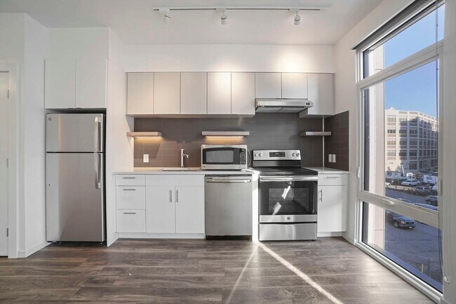 Building Photo - 839 Beacon St