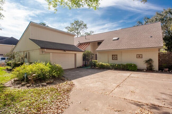 Primary Photo - 2218 Green Tee Dr