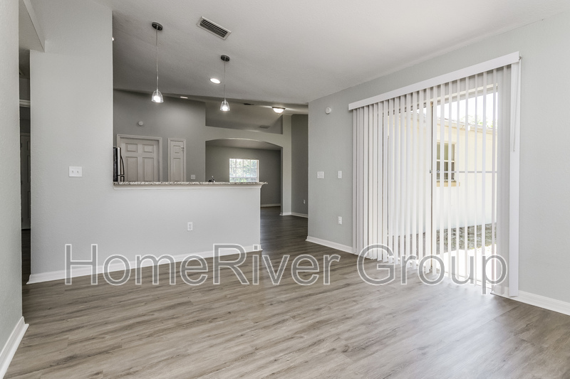 Building Photo - 701 Caracara Ct