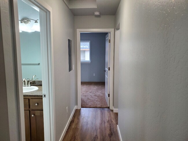 Building Photo - 220 Cheryl Ln