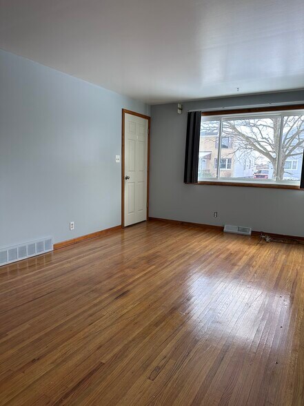 Building Photo - 47 Awood Pl