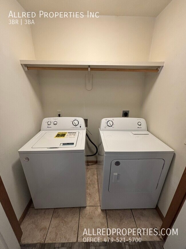 Building Photo - 2929 Meridian Pl