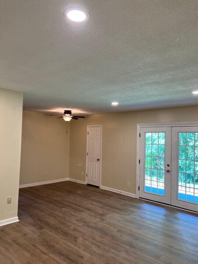 Building Photo - 116 Engleman Ave