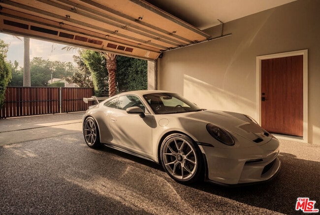 Building Photo - 530 N La Jolla Ave