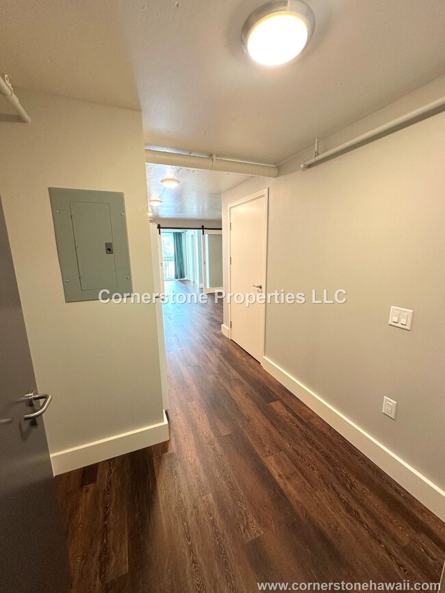 Building Photo - 803 Waimanu St