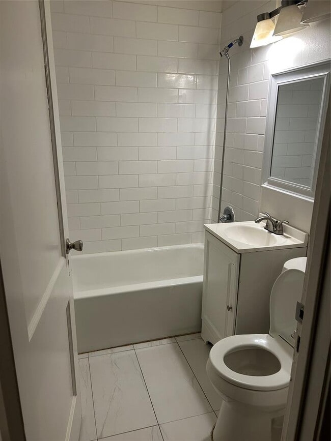 Building Photo - 914 Gene Johnson St