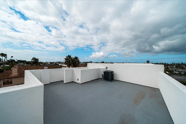 Building Photo - 4586 Hamilton St