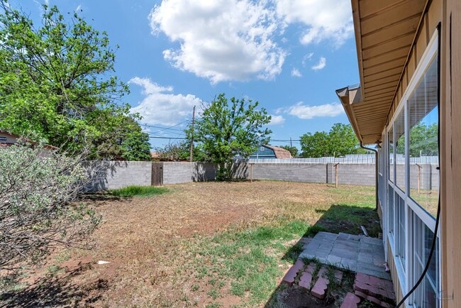 Building Photo - 1311 E 52nd St