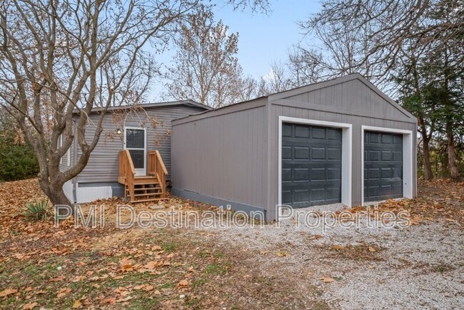 Building Photo - 7049 SW Hwy F