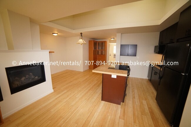 Building Photo - Downtown - PGE and Water/Sewer Included in the rent