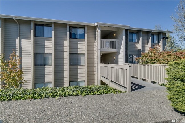 Building Photo - Beautiful 2 bedrooms 1.5 Bath