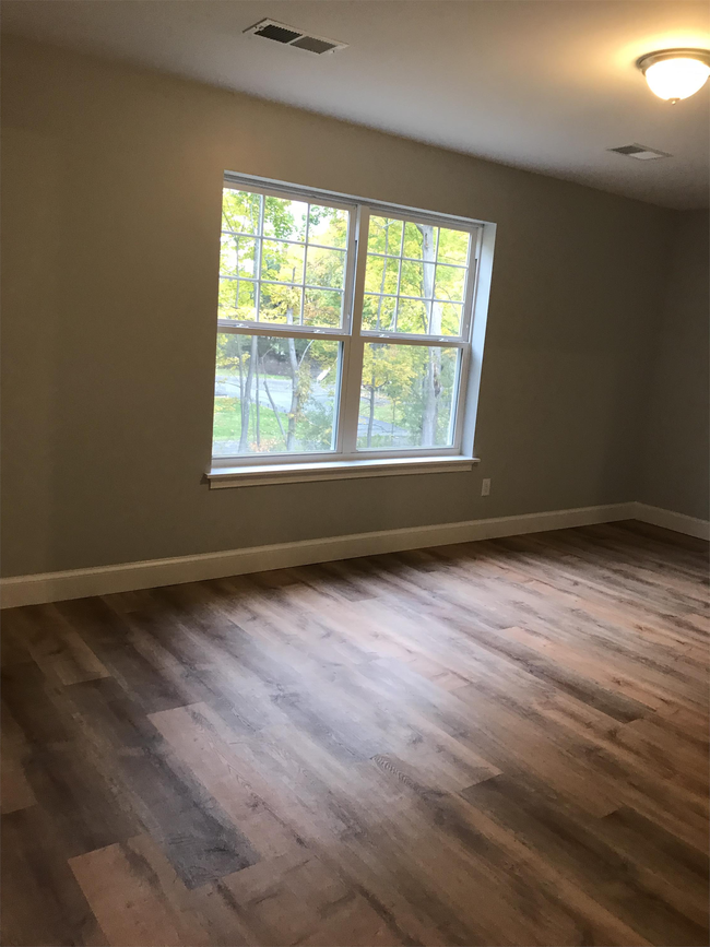 Building Photo - 2405 Rosa RoadRidge Manor Ct