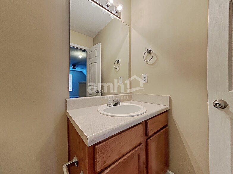 Building Photo - 211 Mystic Holw