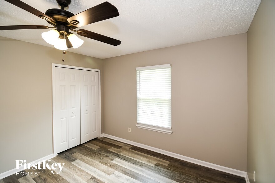 Building Photo - 1845 Northglen Cir