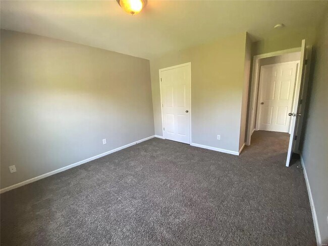 Master Bedroom - 15905 Tracker Ln