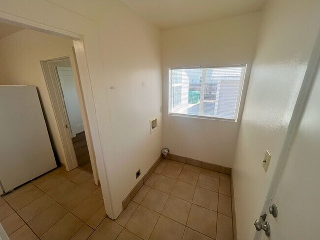 Building Photo - Quaint Central Sparks Two Bedroom