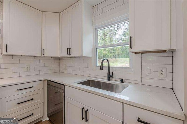 Building Photo - 525 Rosemont Dr