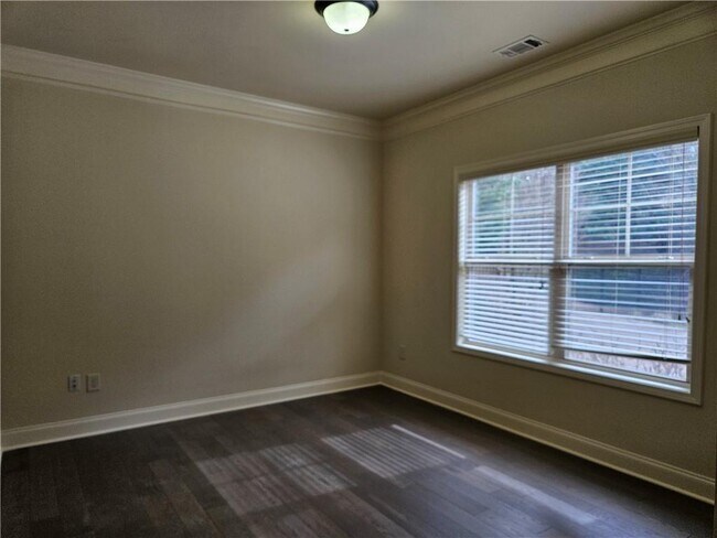 Building Photo - 3155 Stonecrest Dr