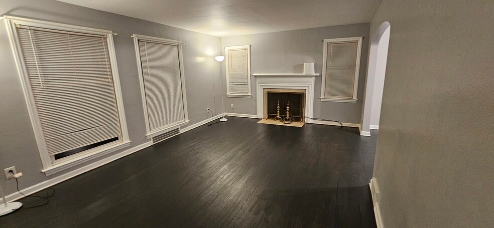 Building Photo - 13590 Cedar Rd