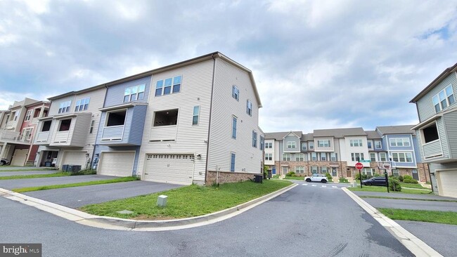 Building Photo - 8667 Shady Pines Dr