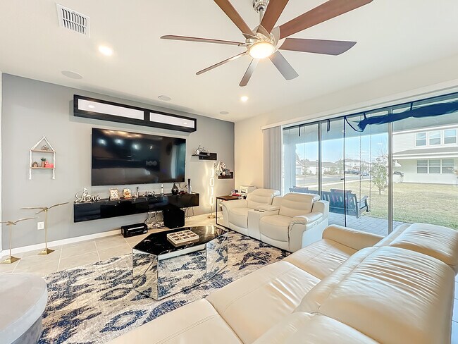 Building Photo - 1021 Savannah Palms Blvd