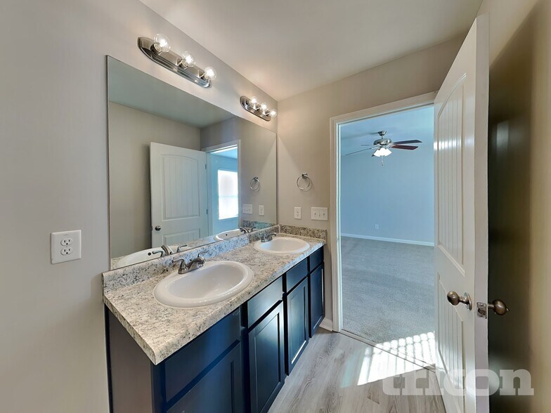 Building Photo - 424 Hyder Ct