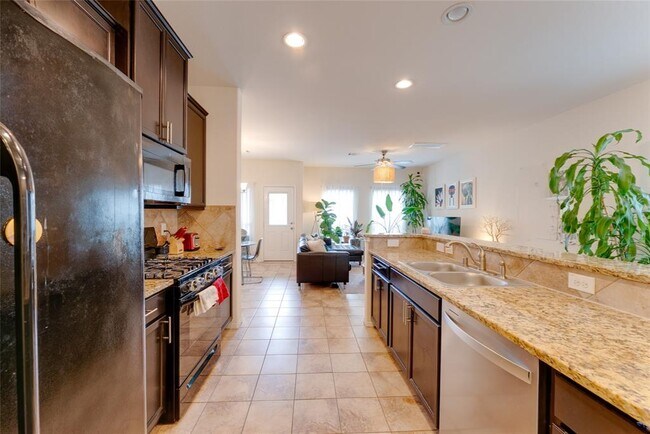 Building Photo - 6047 Wesley Manor Ct