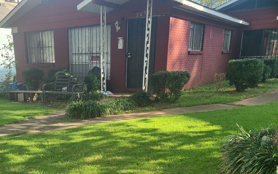 Building Photo - 707 4th Ct W