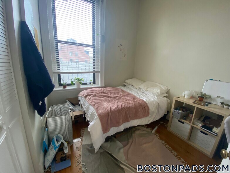 Primary Photo - 423 Shawmut Ave