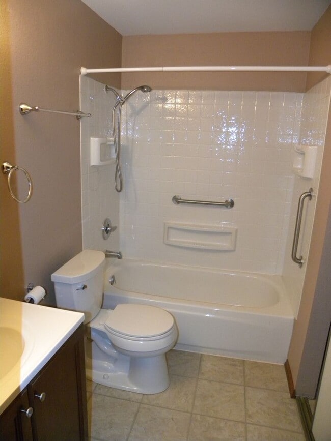 Building Photo - Quiet Condo Apartment Seatac, WA 98188