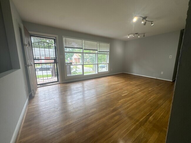 Building Photo - 6445 Fairborn Ter