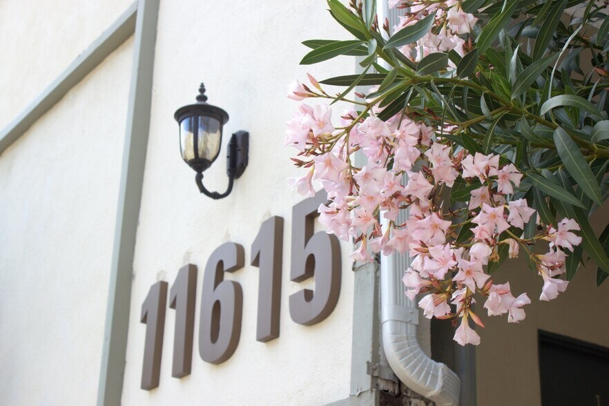 Building Photo - 11615 Darlington Ave