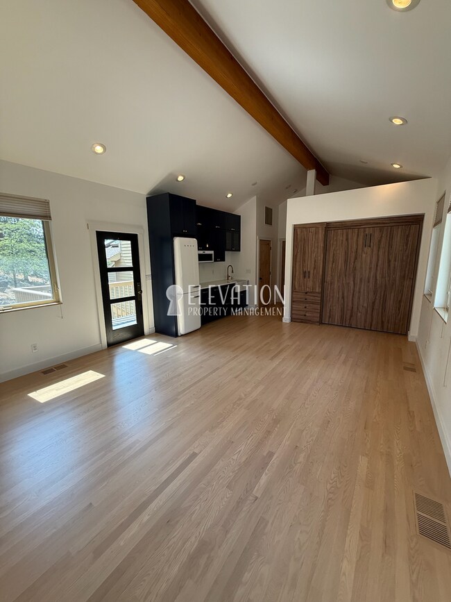 Building Photo - 5BR / 3.5BA Forest Retreat in NW Bend with ADU included