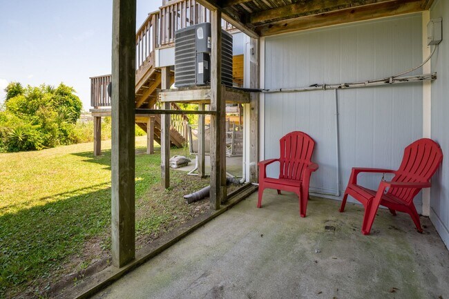 Building Photo - FURNISHED OFF-SEASON MONTHLY RENTAL-STARTING JANUARY 2026