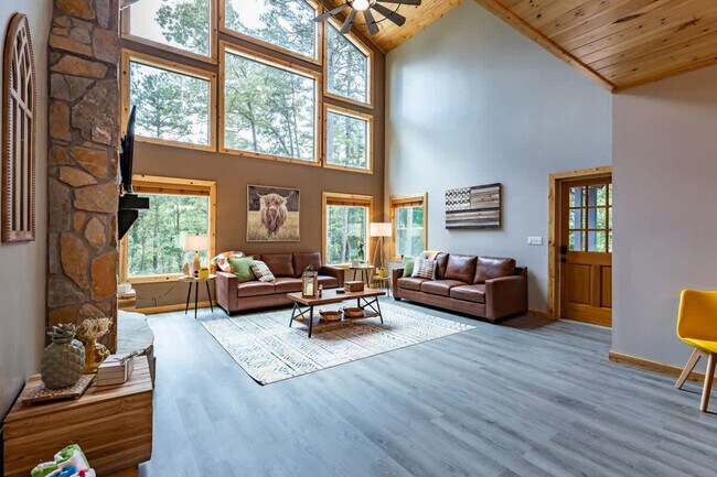 Building Photo - 43 Medina Ct