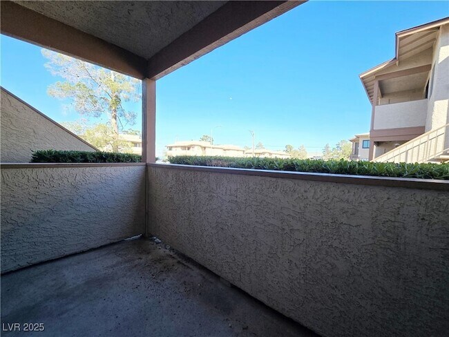 Building Photo - 3720 Snorkel Cir