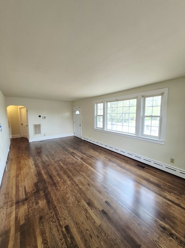 Building Photo - 5140 Alberene Rd