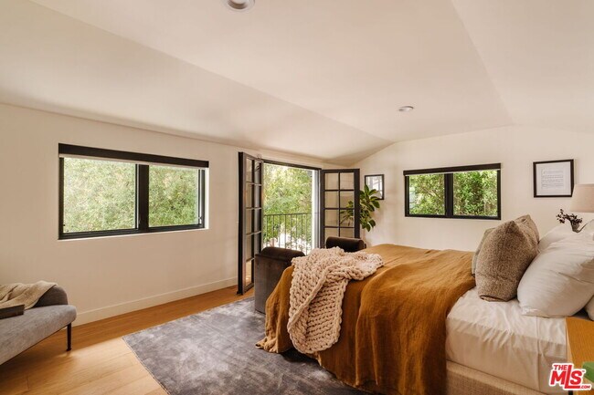 Building Photo - 9849 Portola Dr