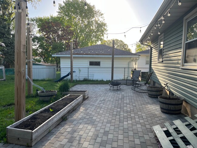 Building Photo - 2063 Coral Ln