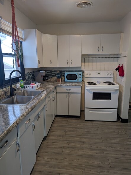 Building Photo - 211 E Jackson St