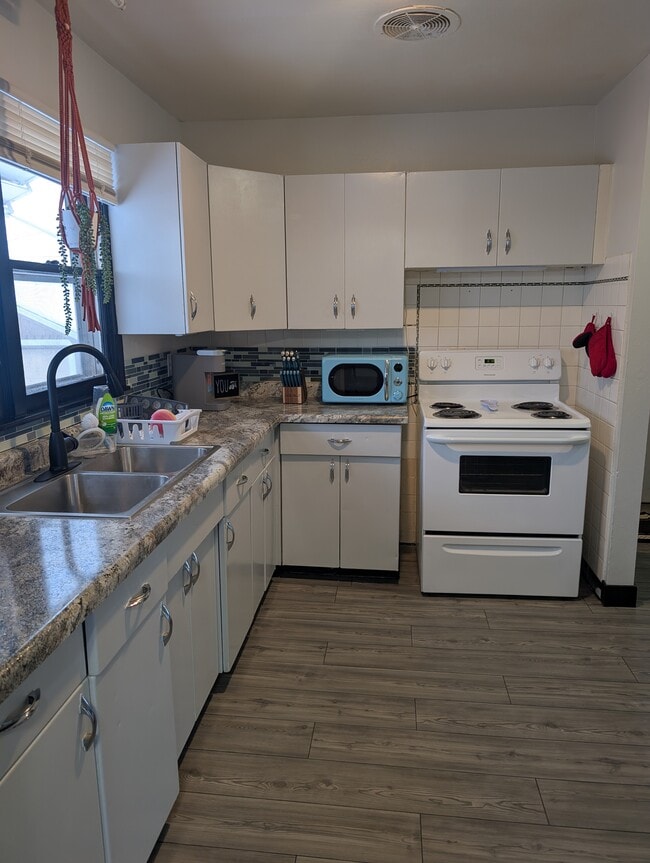 Building Photo - 211 E Jackson St