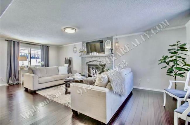 Building Photo - Beautiful UPDATED Ranch in Mission-Availab...