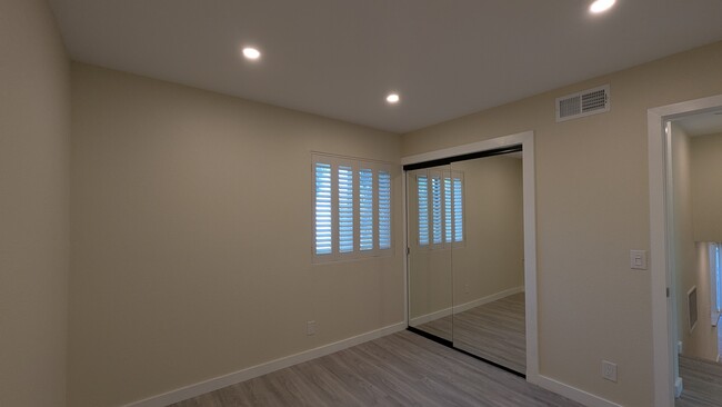 bedroom 2 mirrored closet - 21500 Califa St