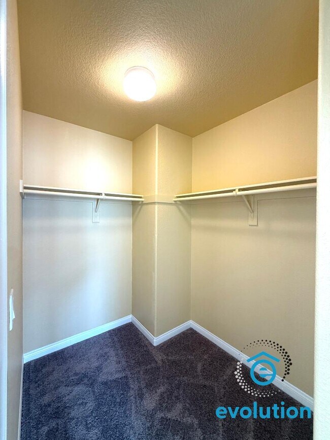 Building Photo - 810 Harbor Cliff Way
