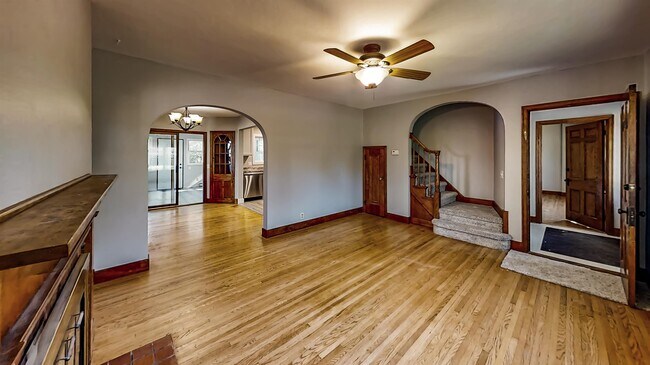 Building Photo - 625 N Blackhawk Ave