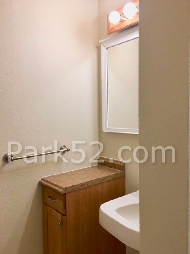 Building Photo - Tacoma Area Single Family cottage