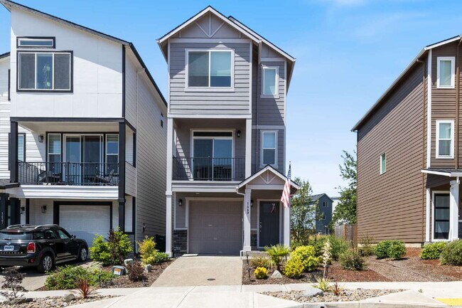 Primary Photo - Charming 2-Bed with 2.5 Baths in Newberg