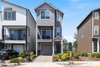 Building Photo - Charming 2-Bed with 2.5 Baths in Newberg