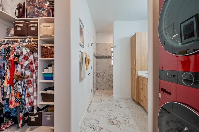 Building Photo - 3400 S Ave 7th E