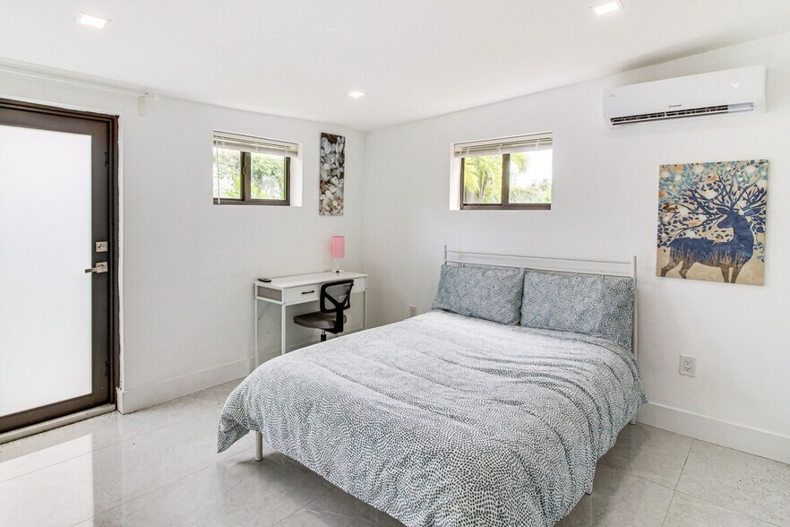 Building Photo - 6124 SW 64th Terrace